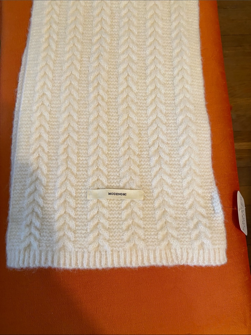 Modengmi Cream Cable-Pattern Knit Scarf